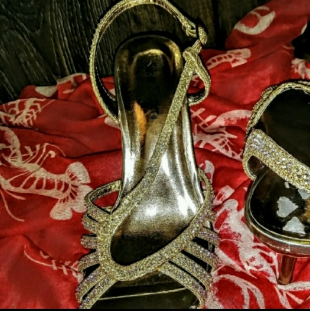 Silver Slipper Heels Size 8 Sling Back Crystal EUC - Picture 10 of 11